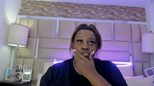 ShaniaBrownn online show from September 2025 07:37:01 PM