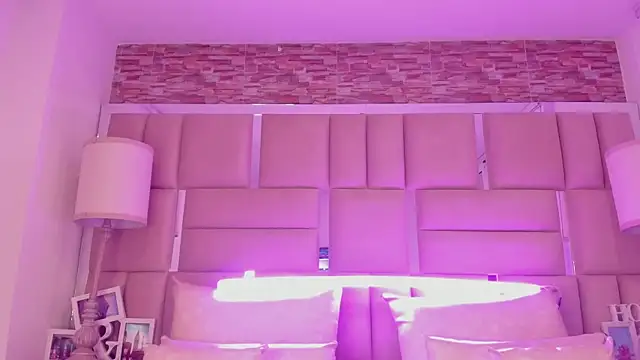 ShaniaBrownn online show from April 2026 07:53:01 PM