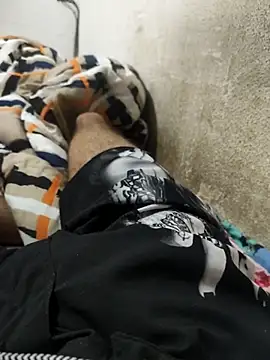 Snapshot of KleberL chatting on December 2025 05:02:01 AM KleberL online show from December 2025 05:02:01 AM