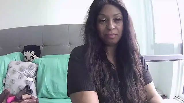Snapshot of MSweetLindaParks chatting on June 2026 06:35:02 PM MSweetLindaParks online show from June 2026 06:35:02 PM