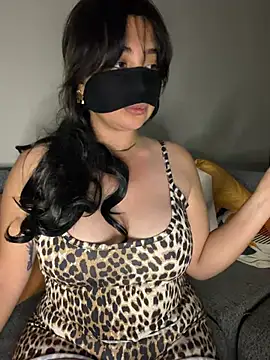 L0VE ME online show from May 2026 10:51:02 PM