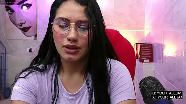 LauraRuiz1 online show from May 2026 11:12:03 PM