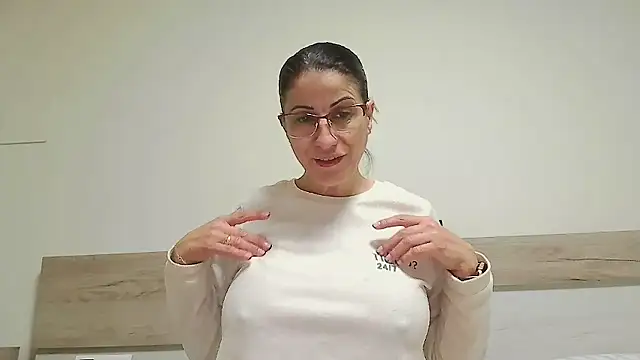 Sanada hot online show from January 2026 09:37:02 AM