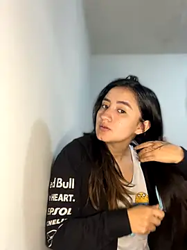 Perla Campbell online show from November 2025 04:31:02 PM