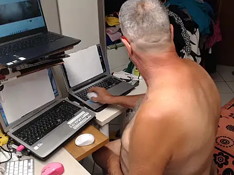 Snapshot of firenze77 chatting on August 2026 03:42:01 AM firenze77 online show from August 2026 03:42:01 AM
