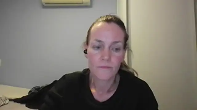 Annylove1 online show from November 2025 12:19:01 AM