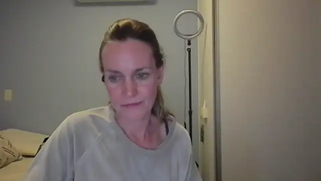 Annylove1 online show from November 2025 12:24:02 AM