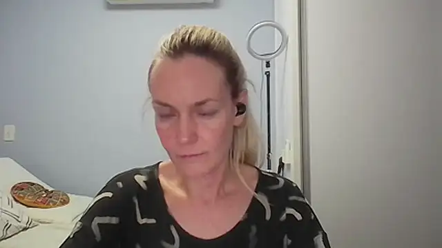 Annylove1 online show from February 2026 12:36:01 AM