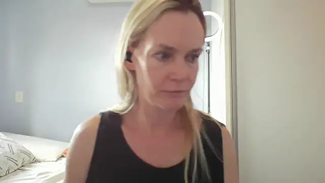 Annylove1 online show from February 2026 06:59:02 PM