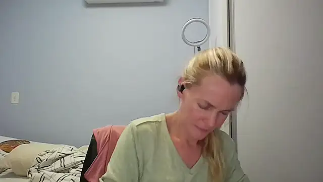 Annylove1 online show from February 2026 12:20:01 AM