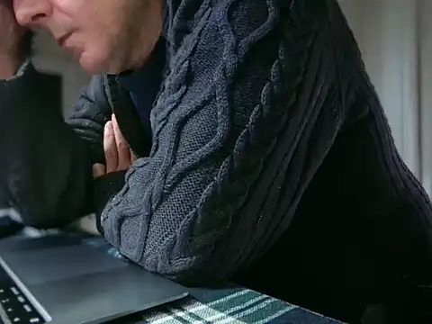 Snapshot of ALPHANDRE chatting on January 2026 08:52:01 AM ALPHANDRE online show from January 2026 08:52:01 AM