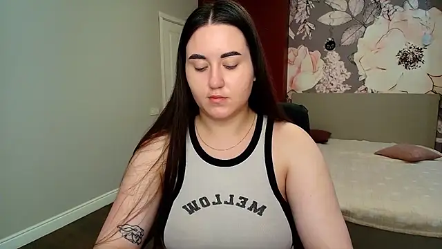 Snapshot of Roxie_Bradley chatting on June 2026 05:43:02 AM Roxie Bradley online show from June 2026 05:43:02 AM