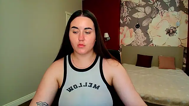Snapshot of Roxie_Bradley chatting on June 2026 09:14:01 AM Roxie Bradley online show from June 2026 09:14:01 AM