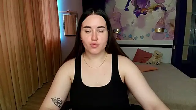 Snapshot of Roxie_Bradley chatting on July 2026 05:44:02 AM Roxie Bradley online show from July 2026 05:44:02 AM