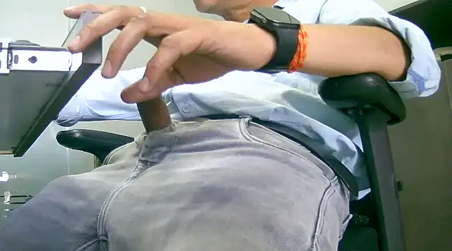 Snapshot of kavipanty chatting on March 2025 07:03:02 AM kavipanty online show from March 2025 07:03:02 AM