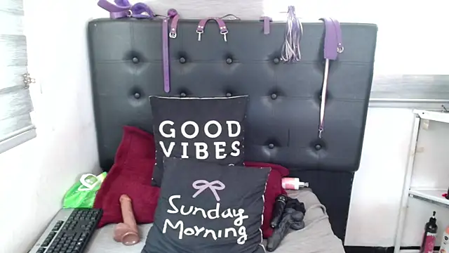 Snapshot of VIOLETTA-HOT chatting on February 2025 04:43:02 PM VIOLETTA-HOT online show from February 2025 04:43:02 PM