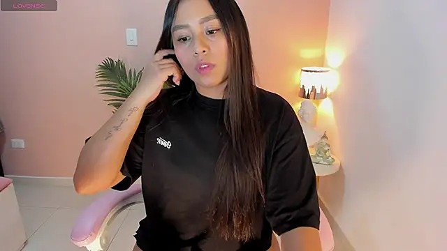 Ciara8 online show from October 2025 01:37:01 PM