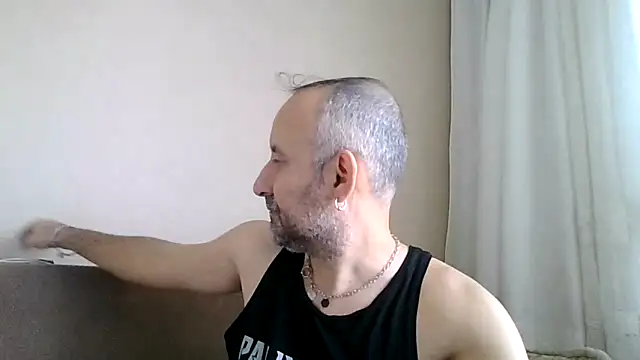 Snapshot of BuckWessle chatting on November 2025 10:05:01 AM BuckWessle online show from November 2025 10:05:01 AM