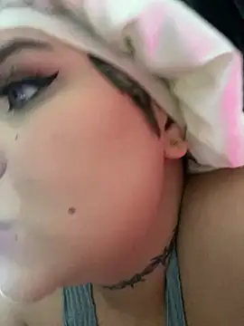 Laura takint online show from December 2024 07:33:01 PM