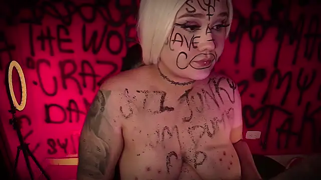 Laura takint online show from February 2025 07:02:02 PM