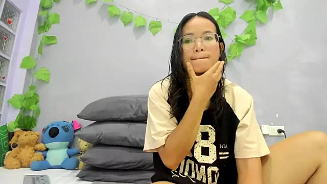 Snapshot of loveley_jenny chatting on June 2026 12:52:01 PM loveley jenny online show from June 2026 12:52:01 PM