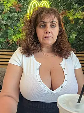 Snapshot of AnneKane chatting on June 2026 10:06:02 AM AnneKane online show from June 2026 10:06:02 AM