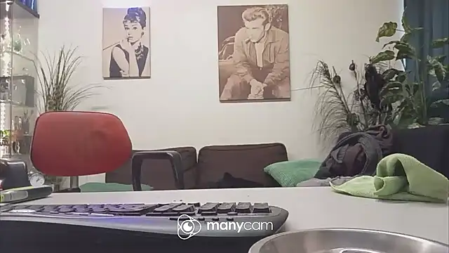 Snapshot of der_dino30 chatting on February 2025 08:55:01 AM der dino30 online show from February 2025 08:55:01 AM