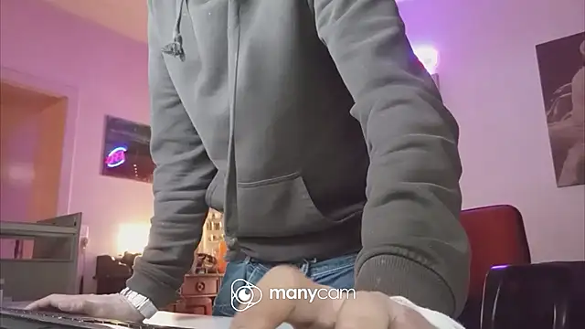 Snapshot of der_dino30 chatting on February 2025 12:41:02 AM der dino30 online show from February 2025 12:41:02 AM