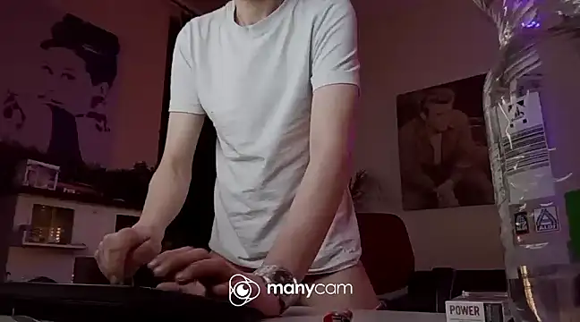 Snapshot of der_dino30 chatting on March 2025 07:02:02 PM der dino30 online show from March 2025 07:02:02 PM