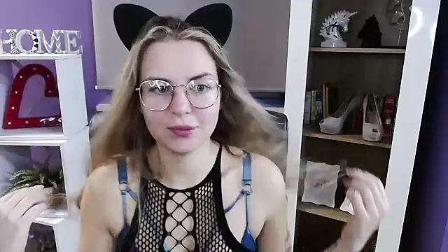 Zoey Erotic online show from October 2025 05:41:02 AM