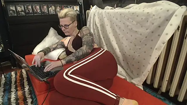 MaryG online show from January 2025 09:43:01 PM