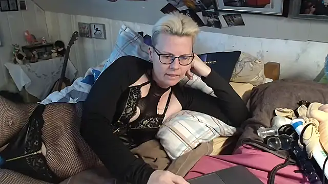 MaryG online show from February 2025 01:58:01 PM