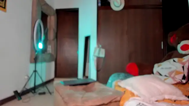 GiselReyes online show from November 2025 11:46:01 PM