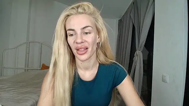 Snapshot of Roshana16 chatting on September 2025 06:34:01 PM Roshana16 online show from September 2025 06:34:01 PM