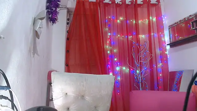 Snapshot of heyline_milf chatting on June 2026 05:28:02 PM heyline milf online show from June 2026 05:28:02 PM