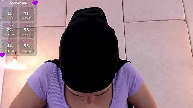 aisha vs online show from February 2025 12:00:02 PM