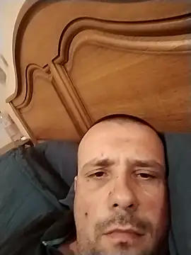 manubm03 online show from October 2025 01:23:01 PM