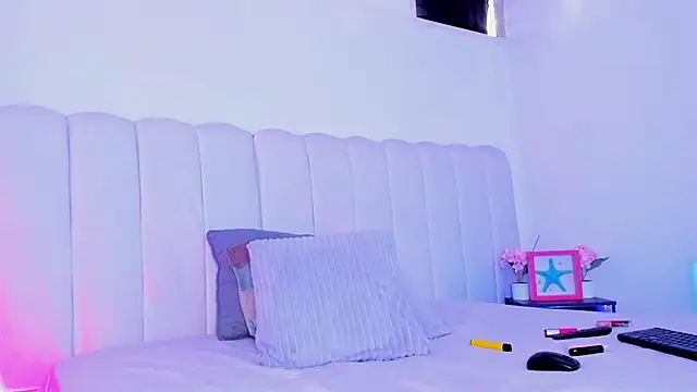 Snapshot of elsalondon chatting on December 2025 09:55:01 PM elsalondon online show from December 2025 09:55:01 PM