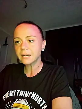 Snapshot of MrsBunnyBum chatting on April 2026 06:19:01 AM MrsBunnyBum online show from April 2026 06:19:01 AM