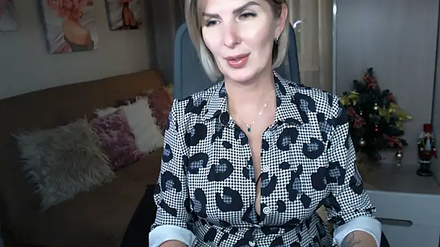 Snapshot of sensualEmilia chatting on December 2024 07:48:02 PM sensualEmilia online show from December 2024 07:48:02 PM