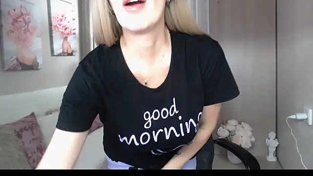 Snapshot of sensualEmilia chatting on February 2025 07:56:01 PM sensualEmilia online show from February 2025 07:56:01 PM