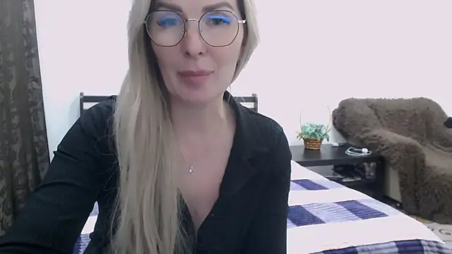 Snapshot of sensualEmilia chatting on March 2025 07:31:02 PM sensualEmilia online show from March 2025 07:31:02 PM