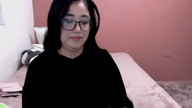 Snapshot of YummymeowW chatting on January 2025 03:34:02 AM YummymeowW online show from January 2025 03:34:02 AM