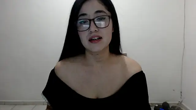 Snapshot of YummymeowW chatting on January 2025 04:59:01 AM YummymeowW online show from January 2025 04:59:01 AM