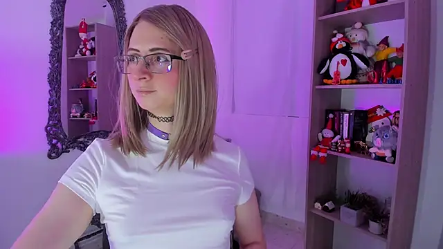 KimberlyJohnsoon online show from December 2025 03:21:01 PM