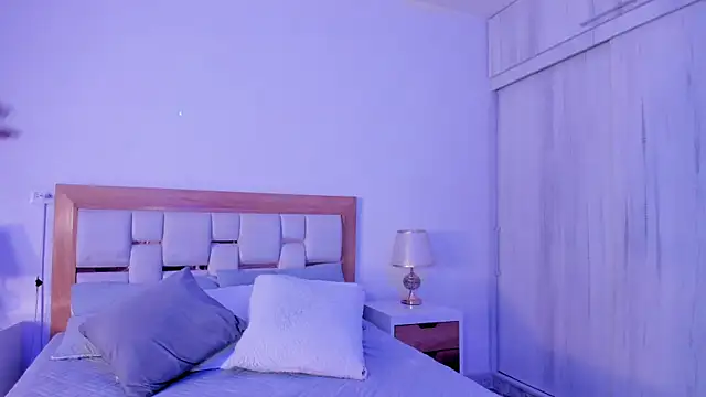 mia hank online show from April 2026 11:35:01 AM