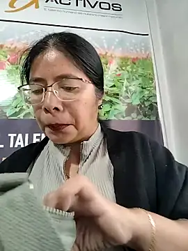 Snapshot of __valentina18 chatting on February 2026 12:58:01 PM valentina18 online show from February 2026 12:58:01 PM