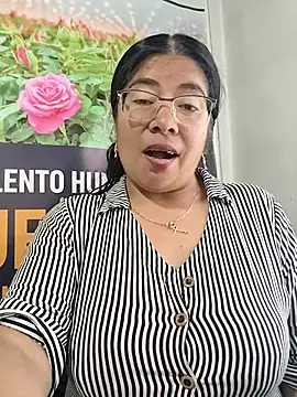 Snapshot of __valentina18 chatting on February 2026 12:59:02 PM valentina18 online show from February 2026 12:59:02 PM