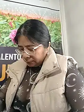 Snapshot of __valentina18 chatting on February 2026 12:59:02 PM valentina18 online show from February 2026 12:59:02 PM