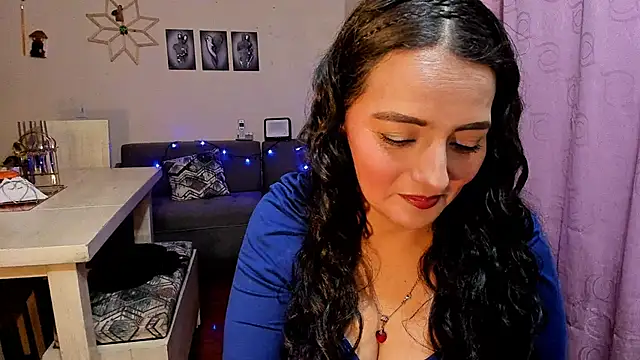 emma luxy online show from April 2026 11:40:02 PM